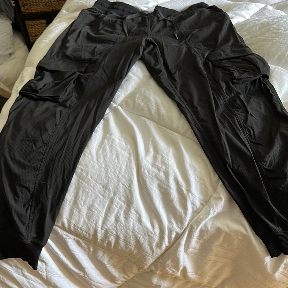Lulu lemon Dance Studio Relaxed-Fit Mid-Rise Cargo Jogger women’s size medium